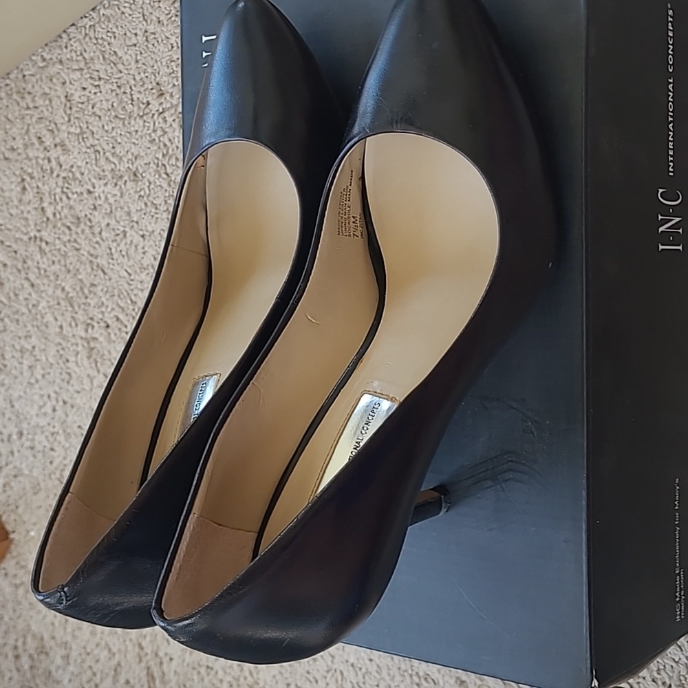 INC International Concepts Women's Zitah Pointed Toe Black leather Pumps - Picture 2 of 5